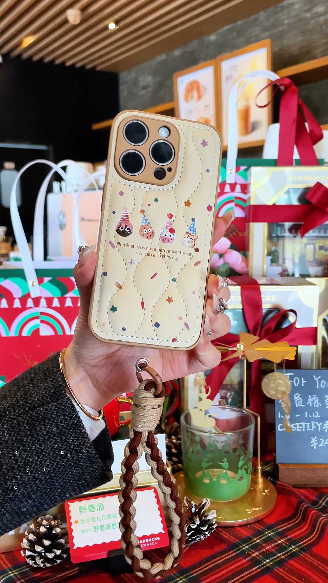 フェザーライト コージー: トレンドセッターのためのシックなクッキーにインスピレーションを得た iPhone ケース