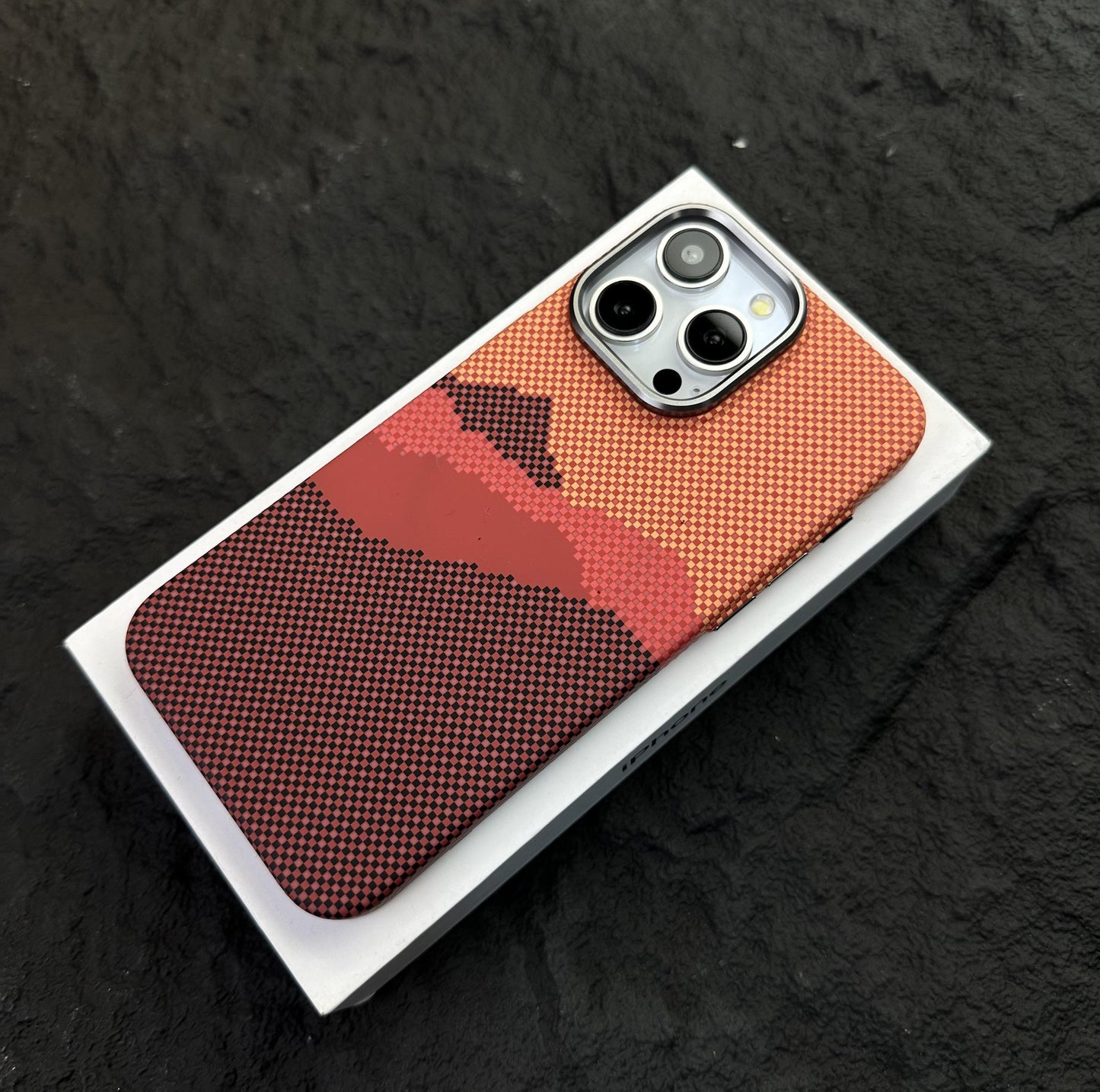 MagSafe-kompatibelt telefoncover med abstrakt pixeldesign