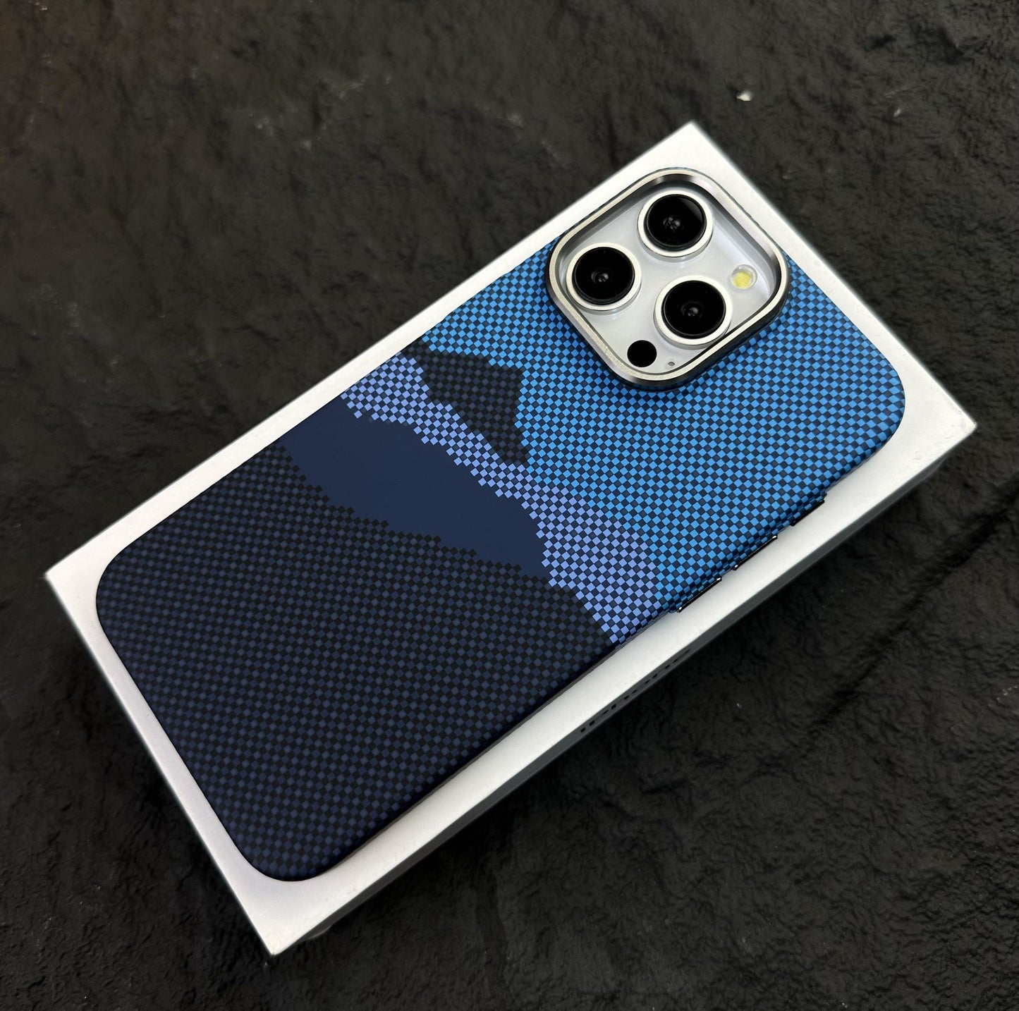 MagSafe-kompatibelt telefoncover med abstrakt pixeldesign