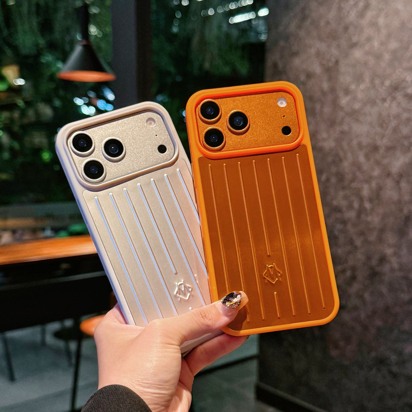 Husă pentru iPhone cu armură metalică cu nervuri – Protecție elegantă, inspirată de călătorii