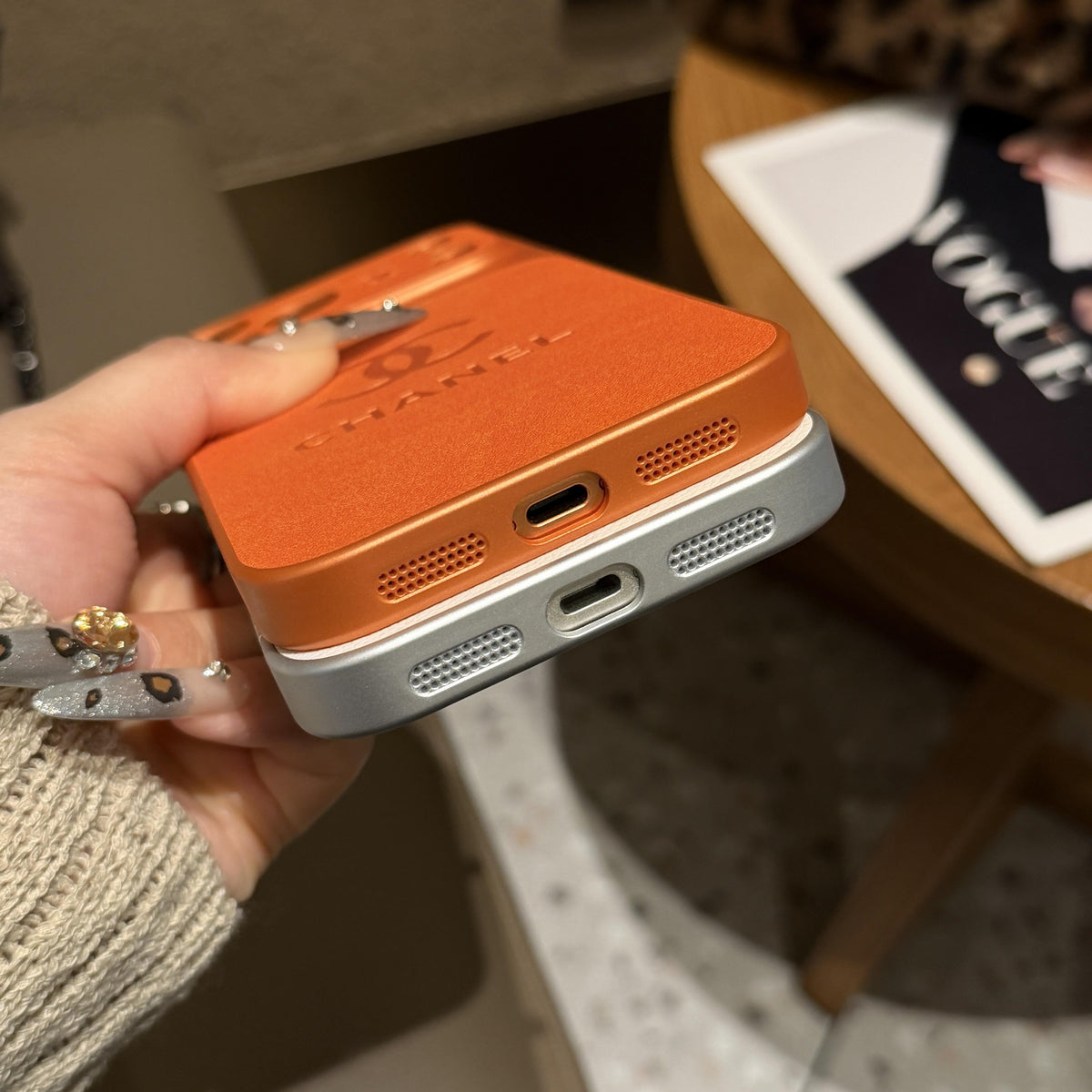 高級感のあるエンボスレザー保護iPhoneケース