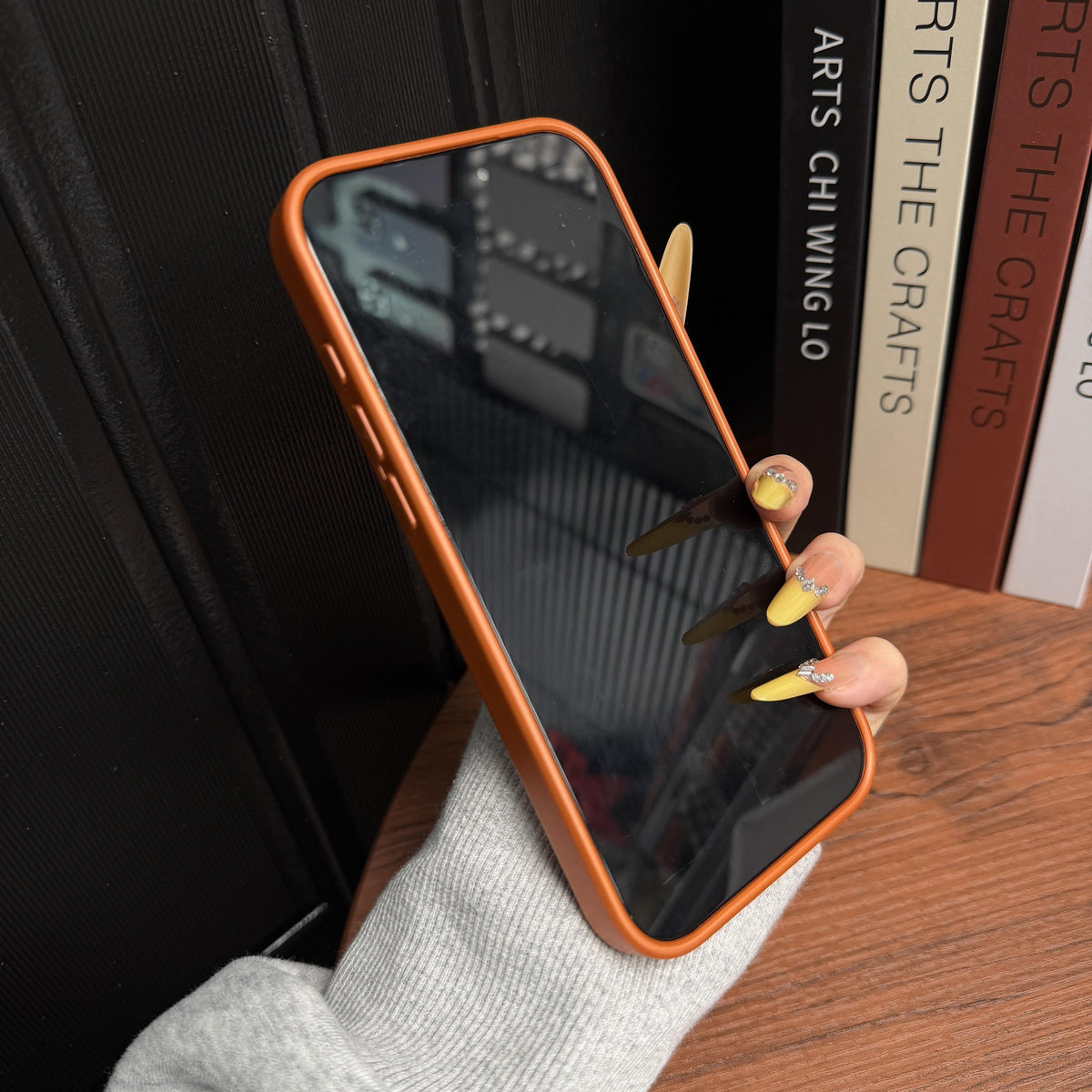 Capa protetora para iPhone com corações cromados