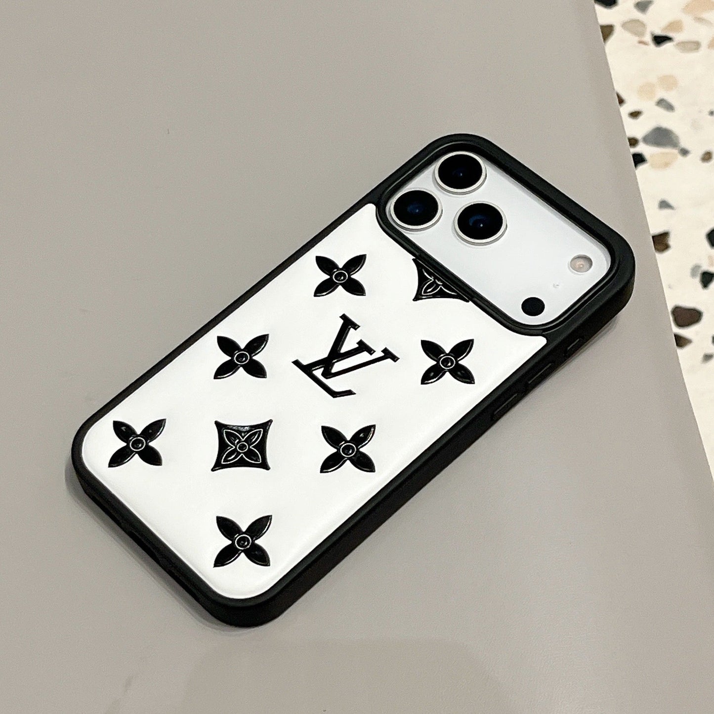 Cás iPhone Dearthóir cabhraithe só 3D
