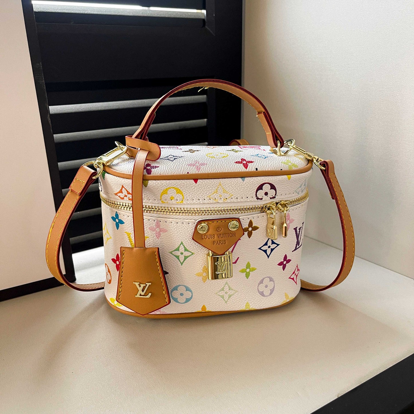 Vintage-inspirierte Box-Handtasche – elegante Monogram-Tragetasche