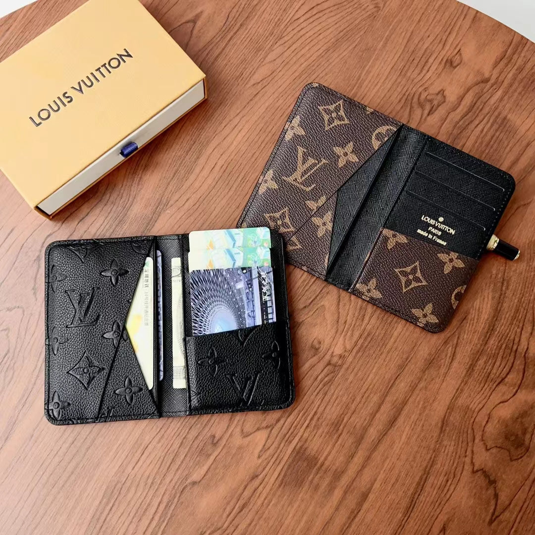 Elegantné kockované & monogramové peňaženky Lou