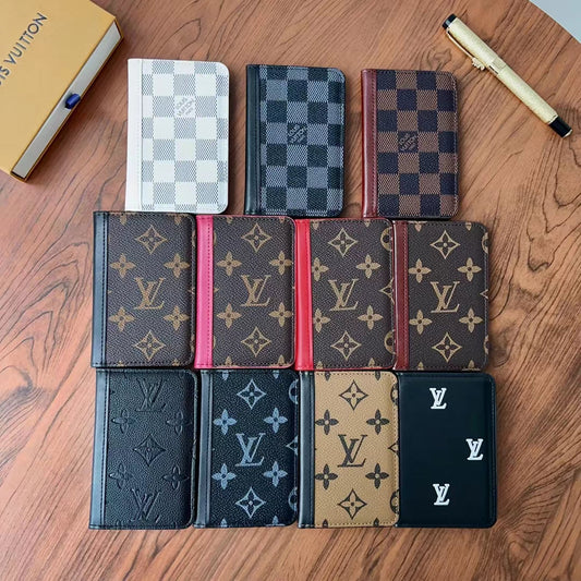 Elegantes carteras con monograma & a cuadros Lou