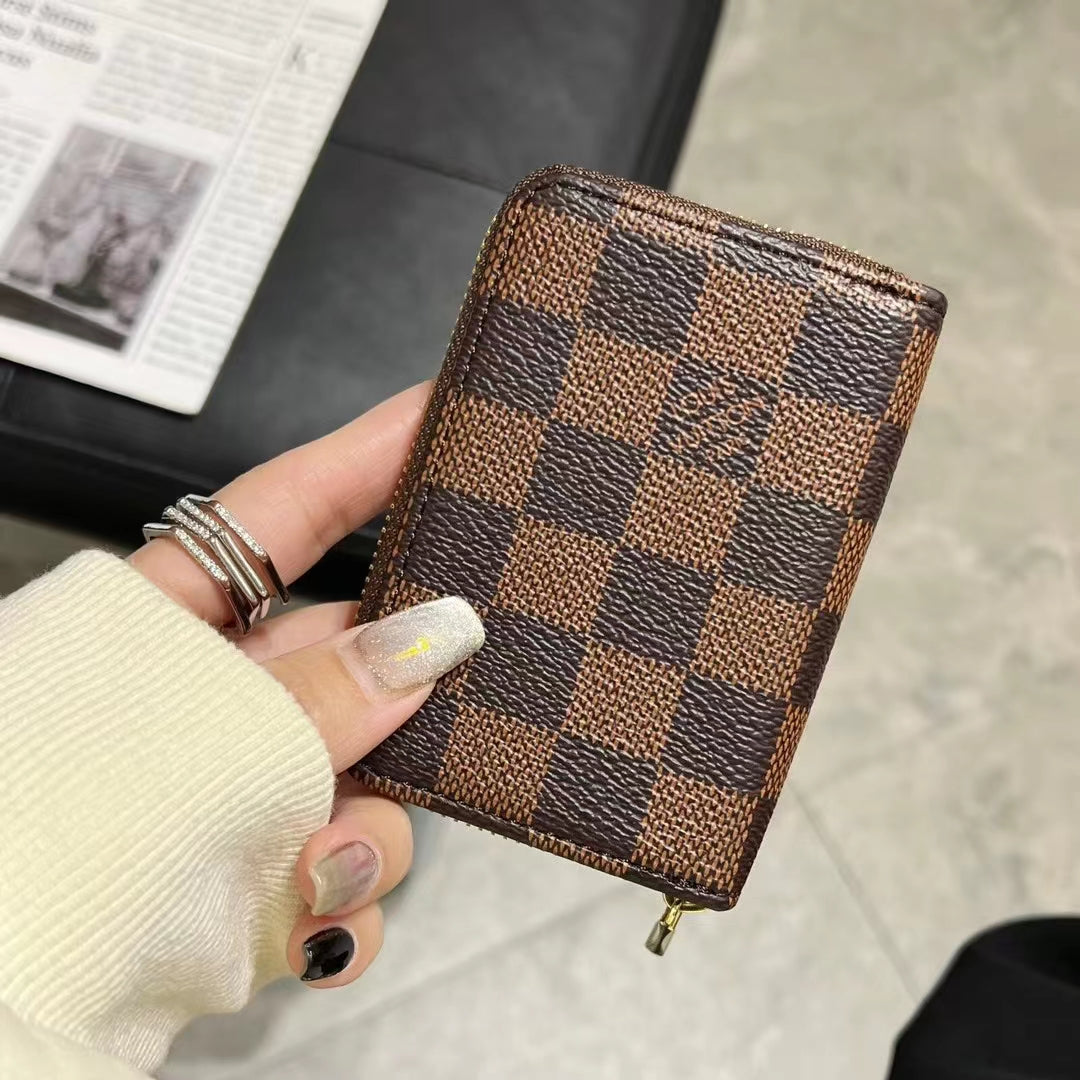 Colección de carteras de lujo con cremallera y monograma: Lou, GG y BBR