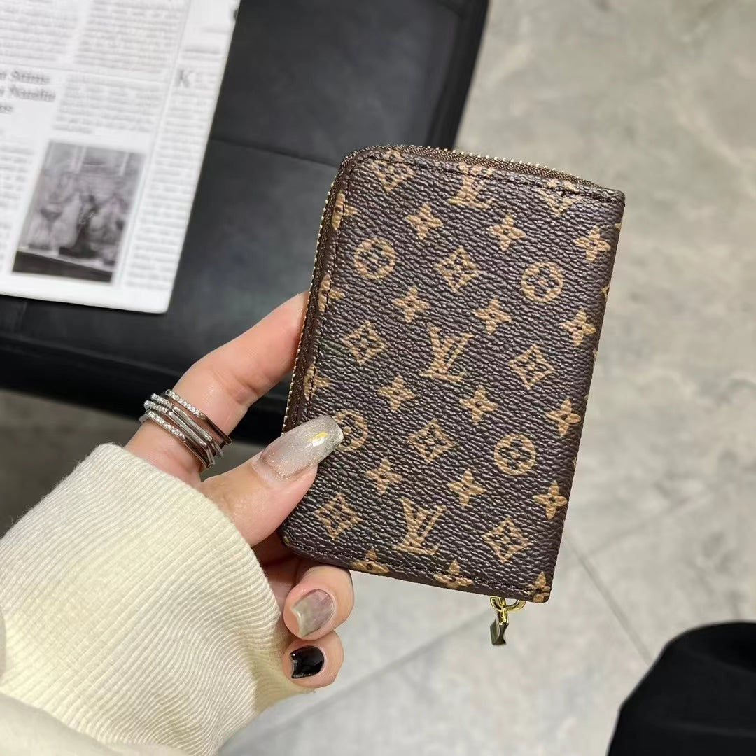Colección de carteras de lujo con cremallera y monograma: Lou, GG y BBR