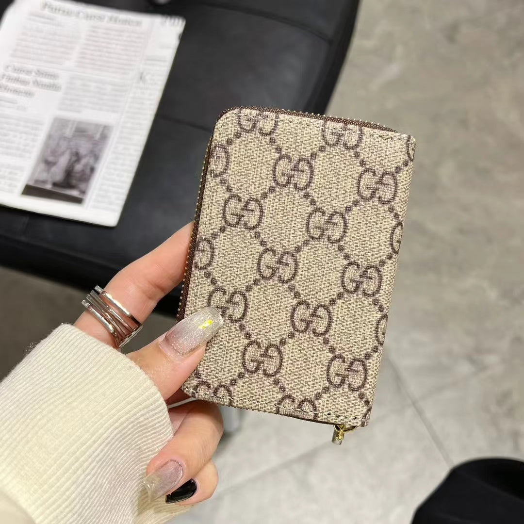Colección de carteras de lujo con cremallera y monograma: Lou, GG y BBR