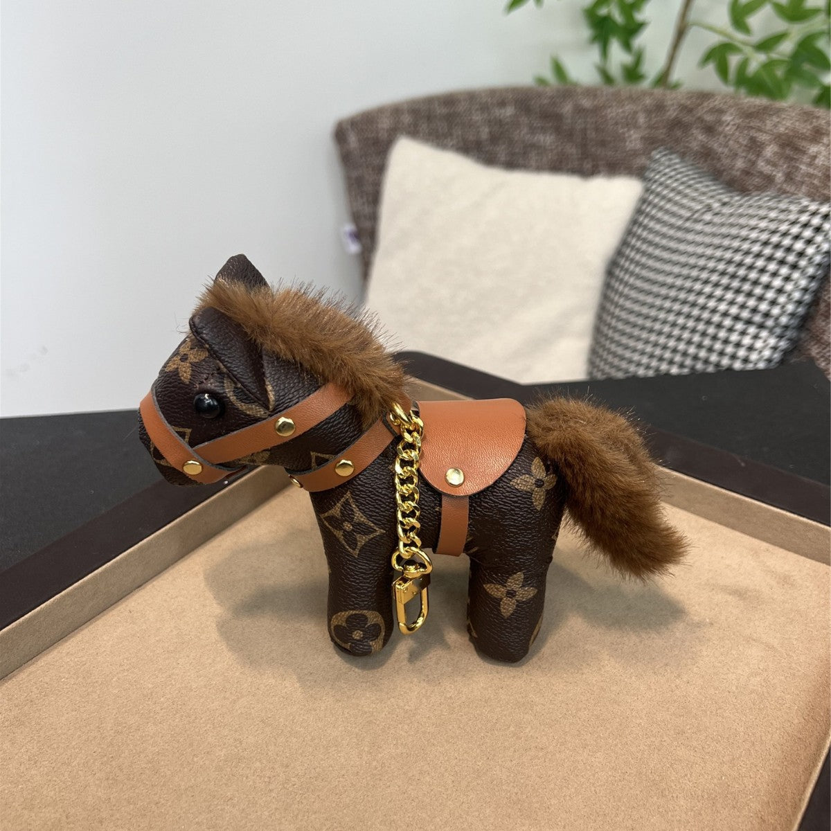 Chaveiro com pingente de bolsa pônei