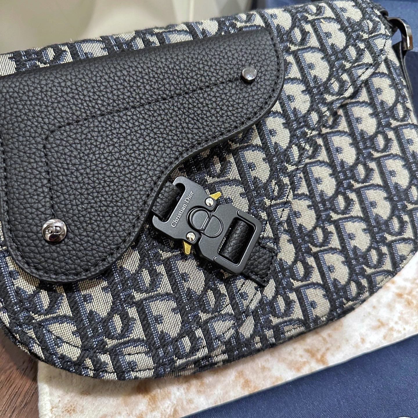 Bandolera vintage con monograma