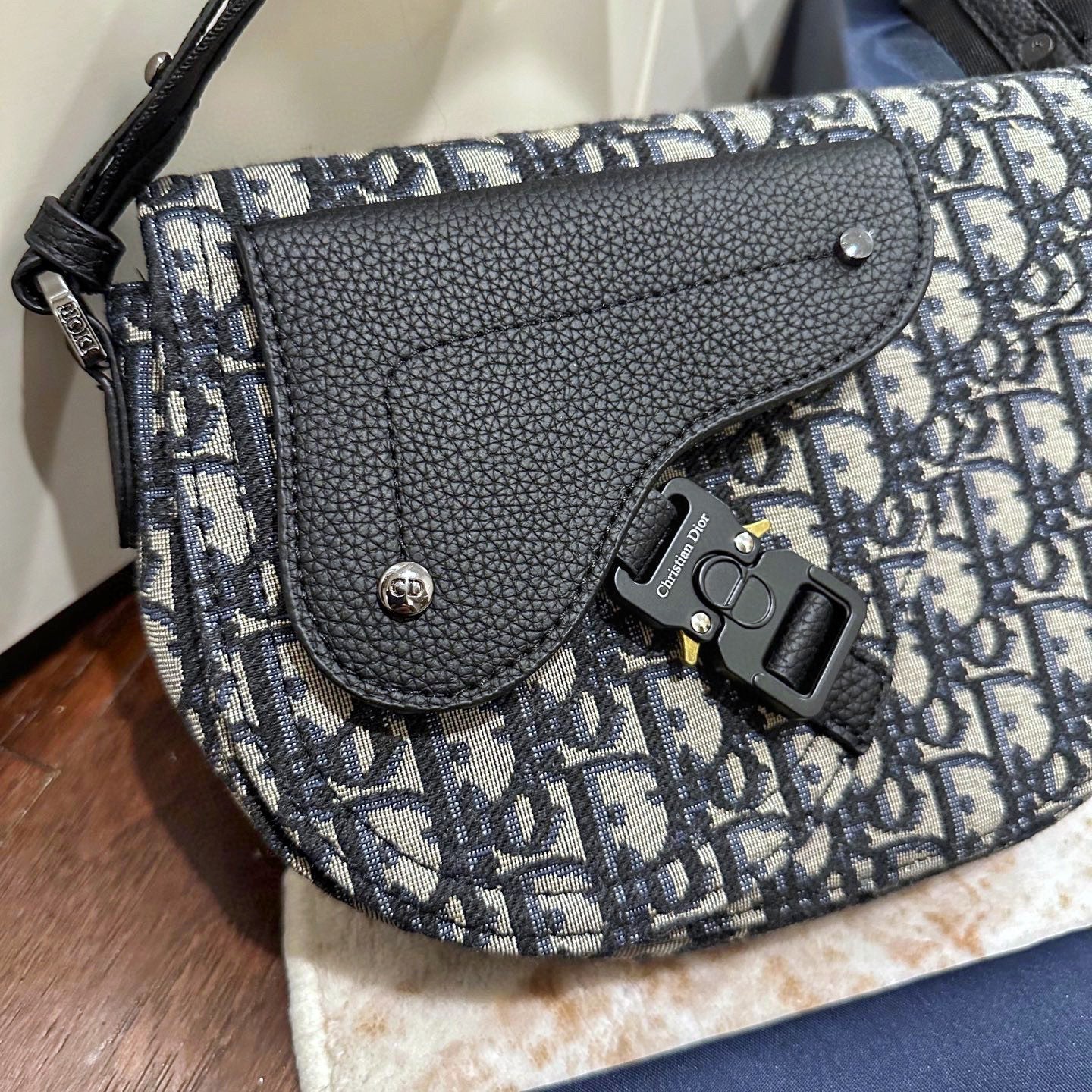 Bandolera vintage con monograma