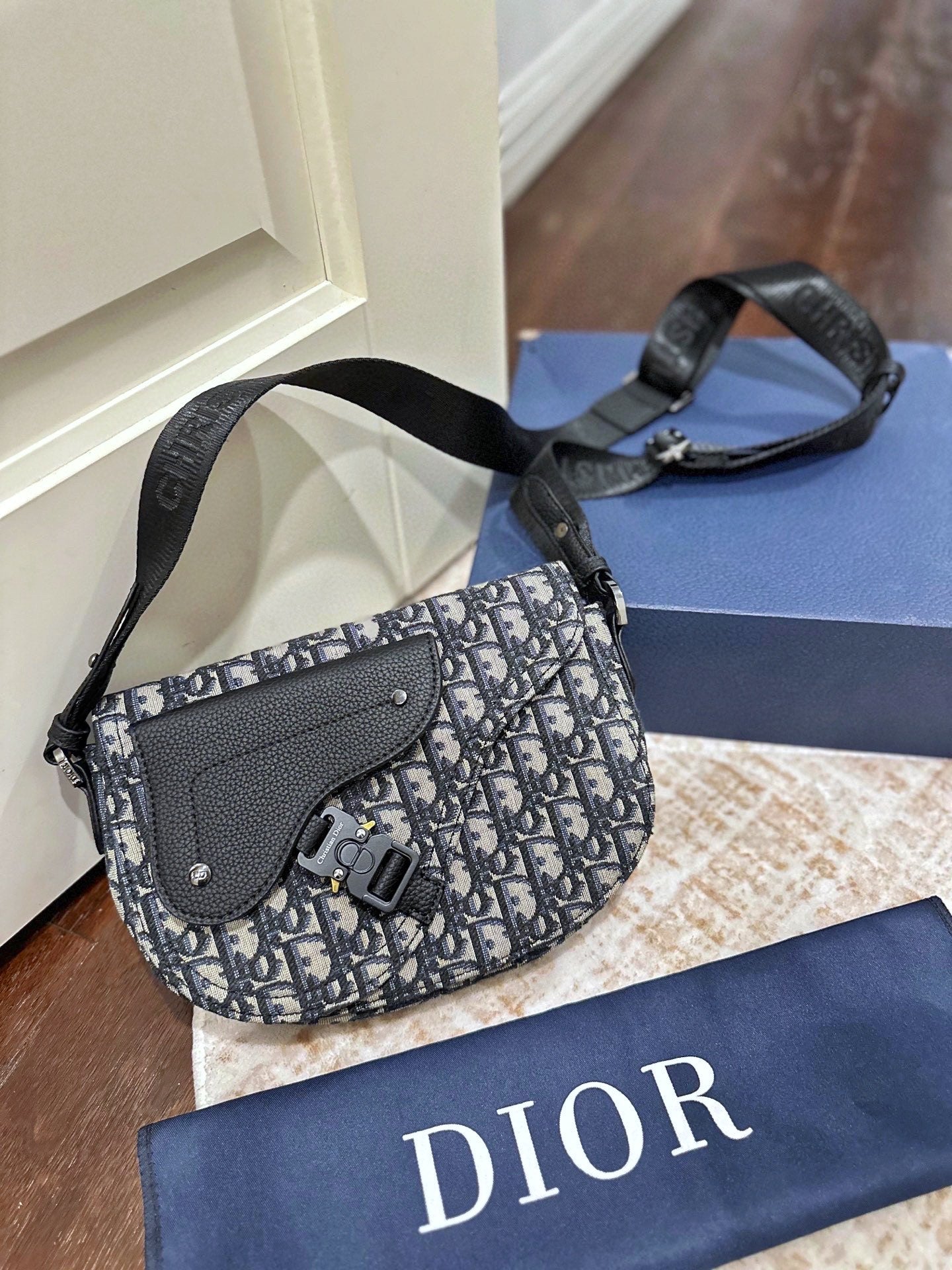Bandolera vintage con monograma