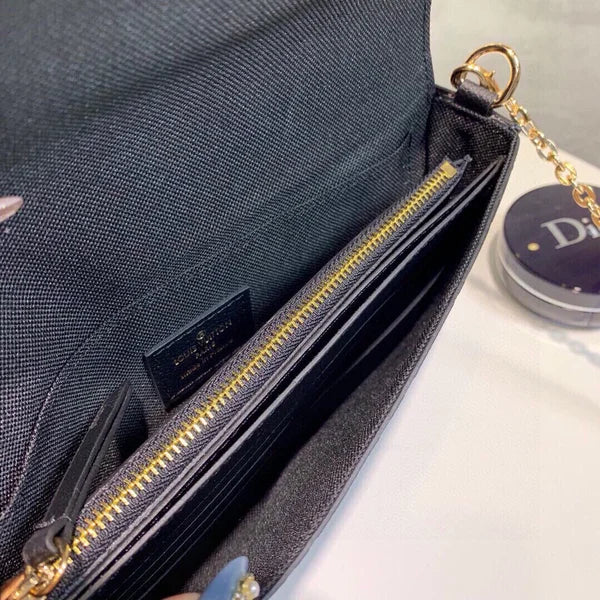 Umhängetasche mit Vintage-Monogramm-Umschlagkette