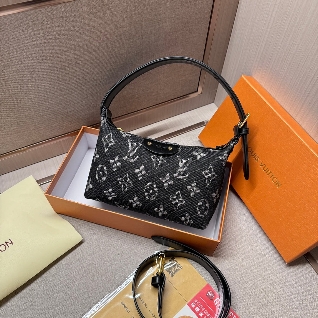 Lusso senza tempo: borsa a mano in pelle per il sofisticato moderno