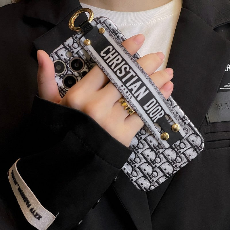 Capa para iPhone com pulseira de moda