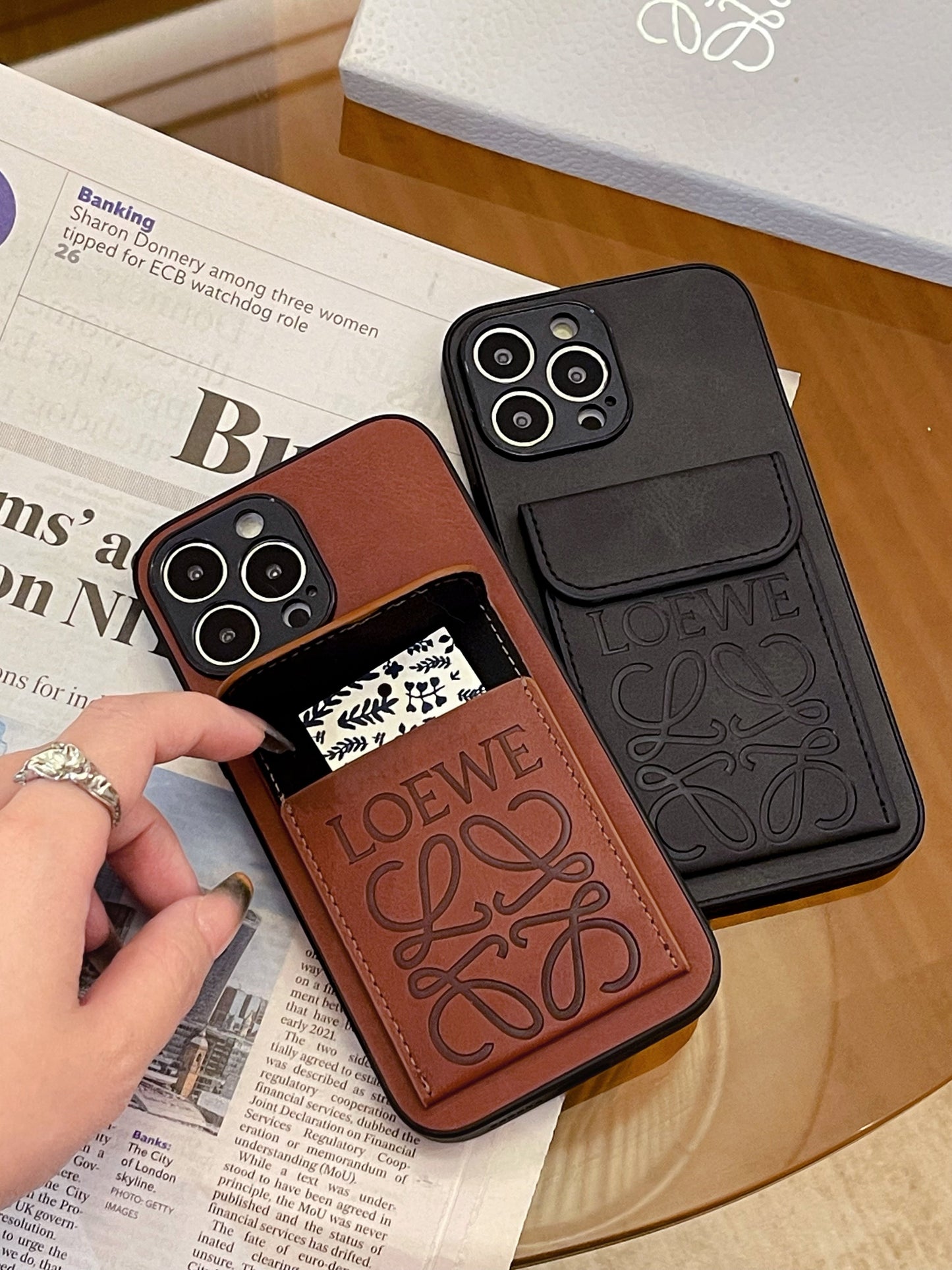 Cás iPhone só Le Sealbhóir Cárta Brown-LZP241448