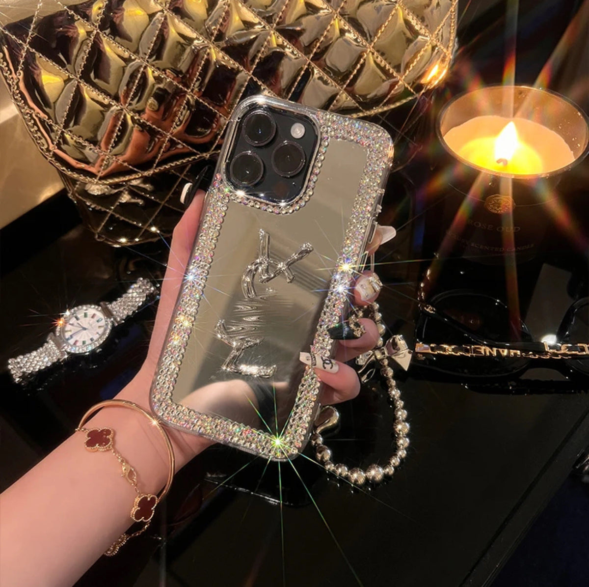グラマラスビューティーミラーiPhoneケース – 外出先でもメイク & スタイル！