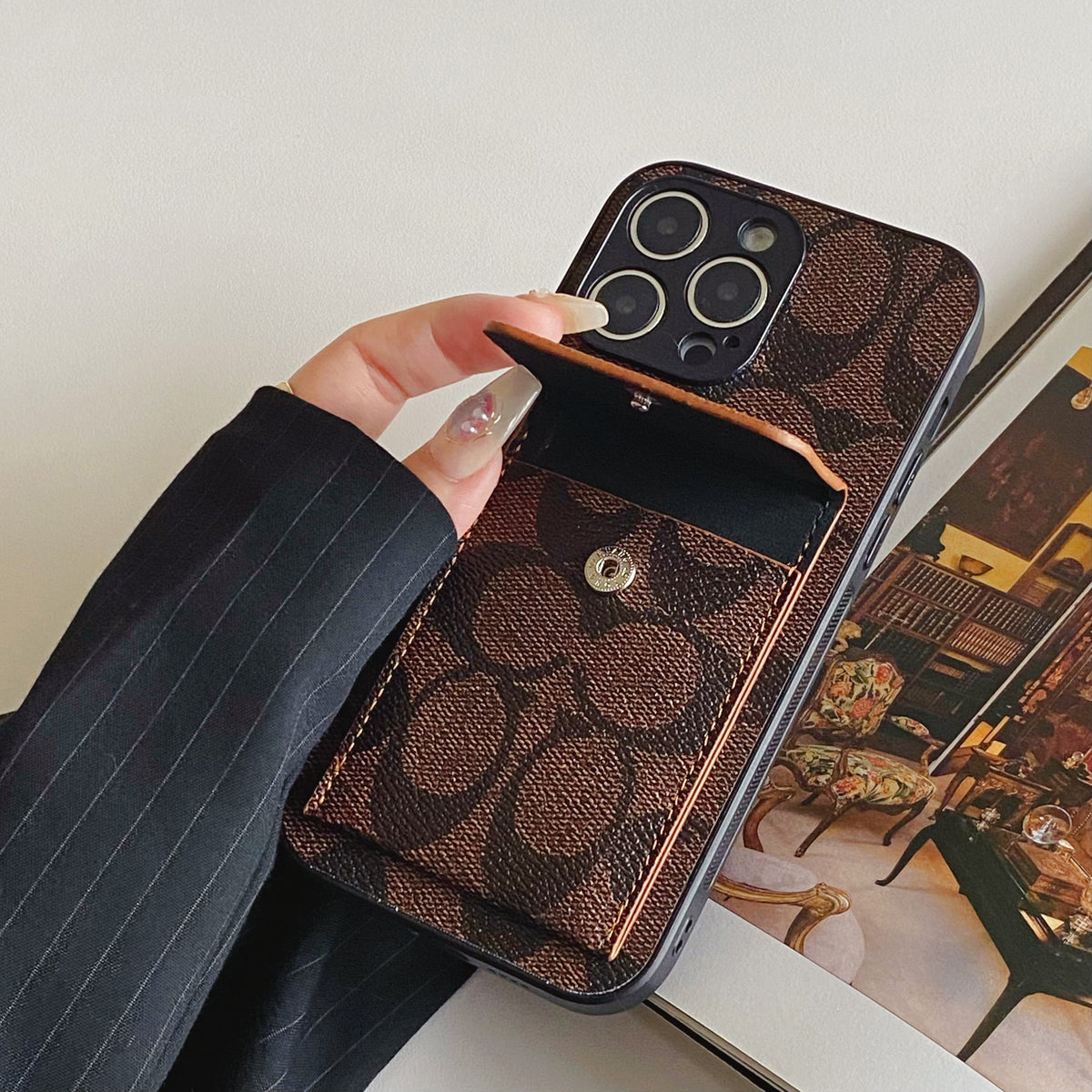Funda clásica para iPhone con billetera Marrón oscuro-HP240513