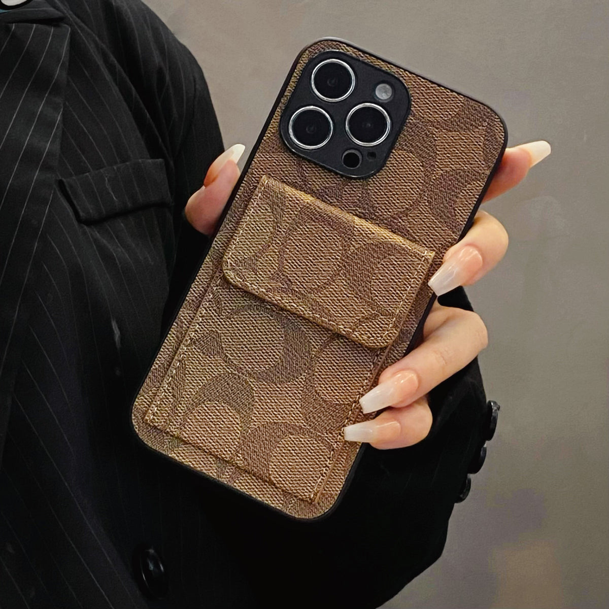 Capa clássica para iPhone com carteira marrom claro-HP240513