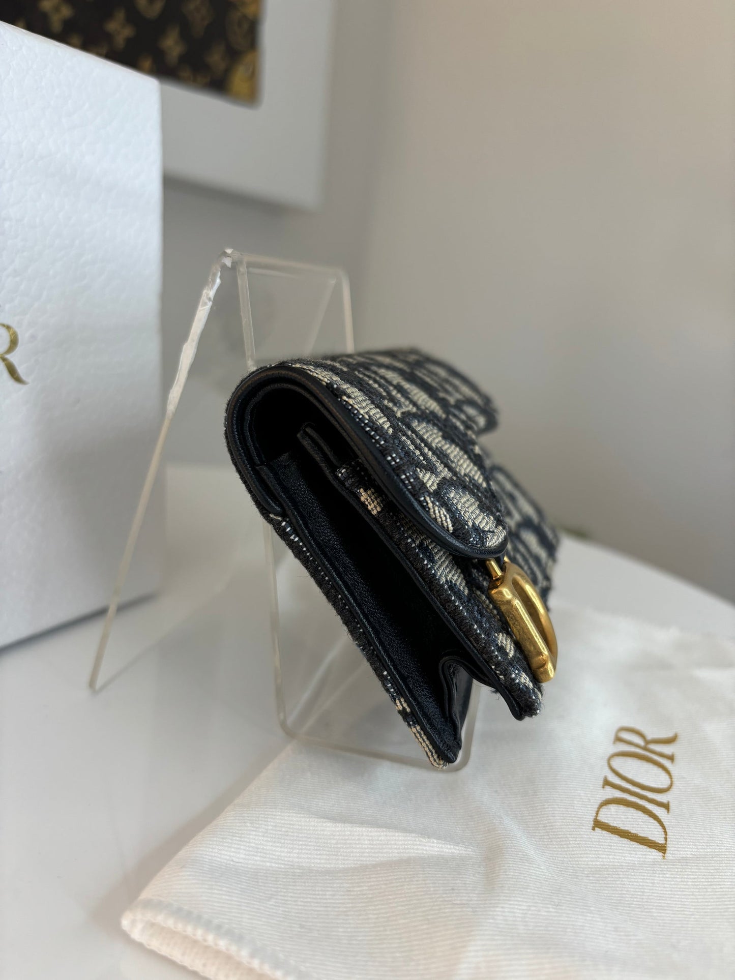 Klassisk Saddle Bloom Card Wallet