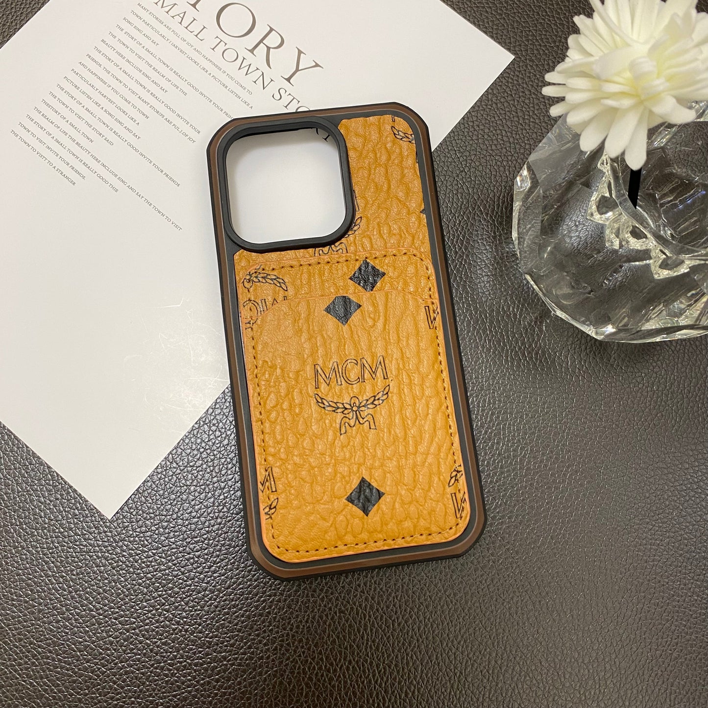 MCM puzdro na iPhone s držiakom karty žlté-MCK240603