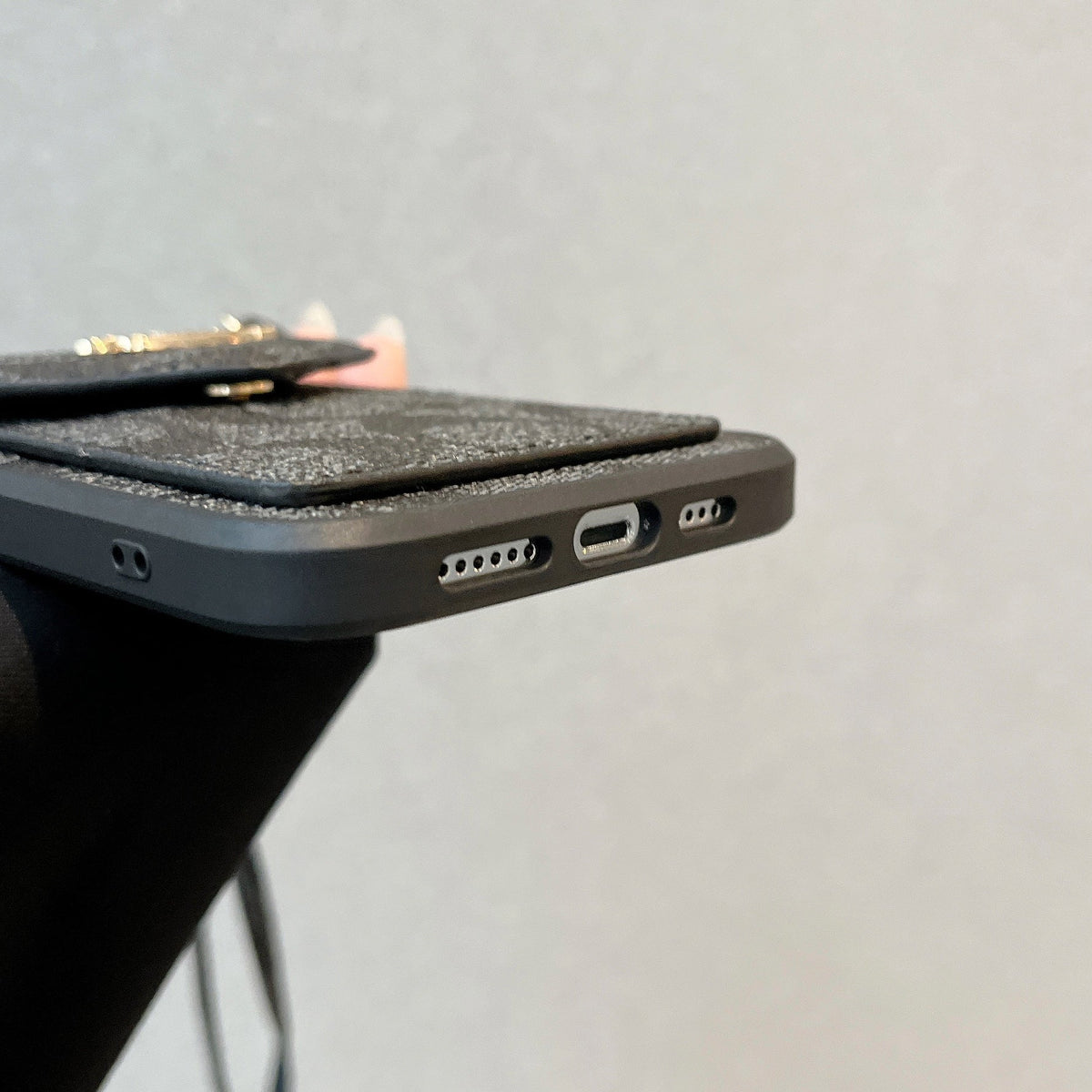 クラシック iPhone ケース カード ホルダーとストラップ付き ライト ブラック -SJ240513