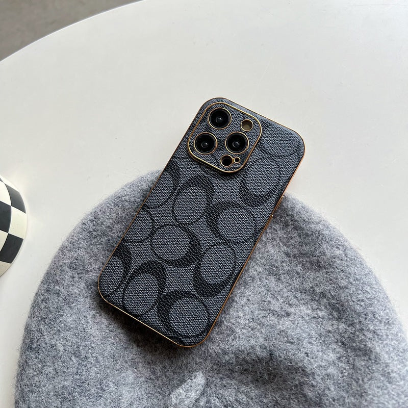 Capa clássica para iPhone em couro preto -QBK240513