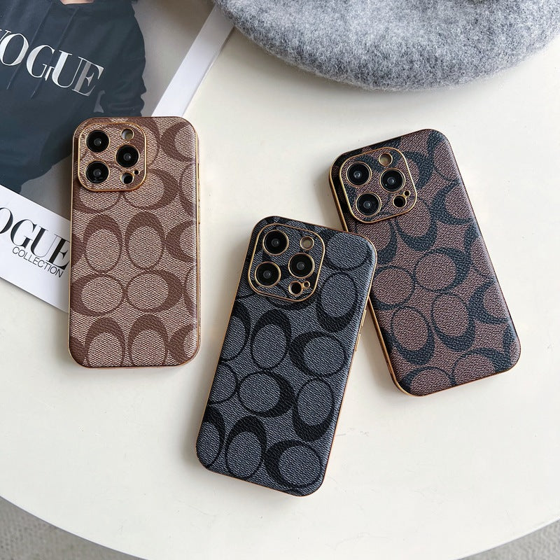 Capa clássica para iPhone em couro preto -QBK240513