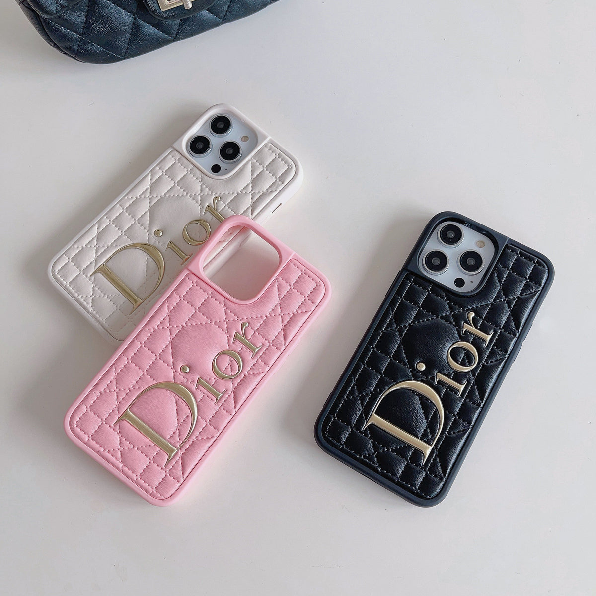 Capa de couro com logotipo dourado da moda para iPhone