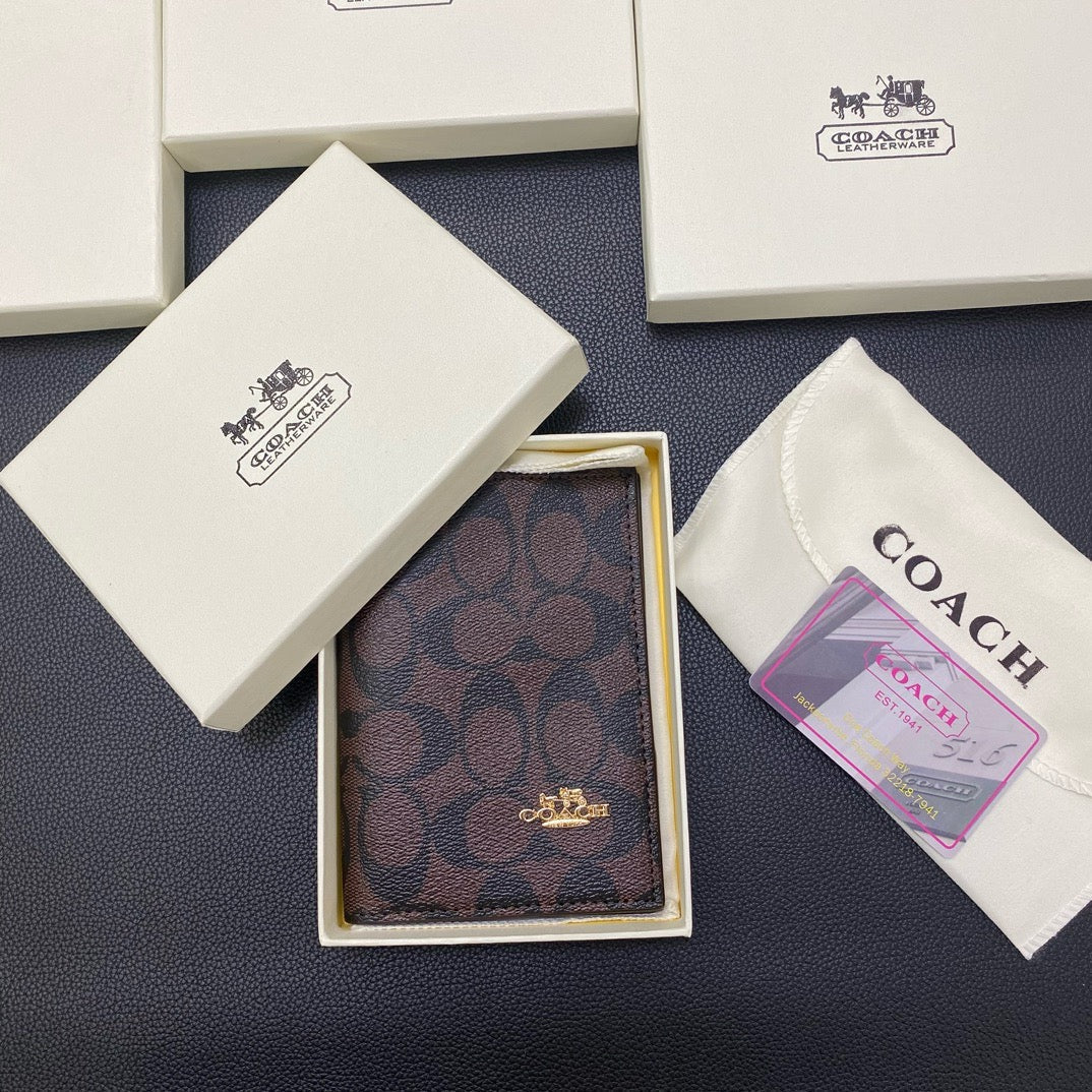 CO Sealbhóir Pas Leathar Clasaiceach - Eagraí Taistil Galánta