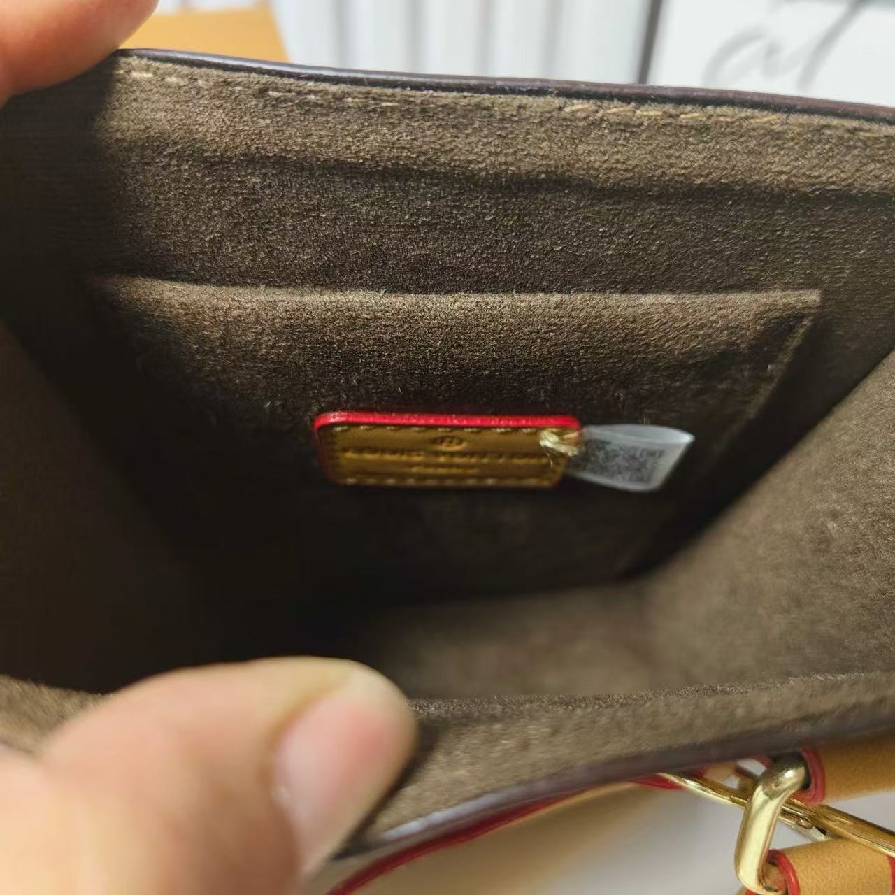Klassische Tragetasche mit Umhängeriemen