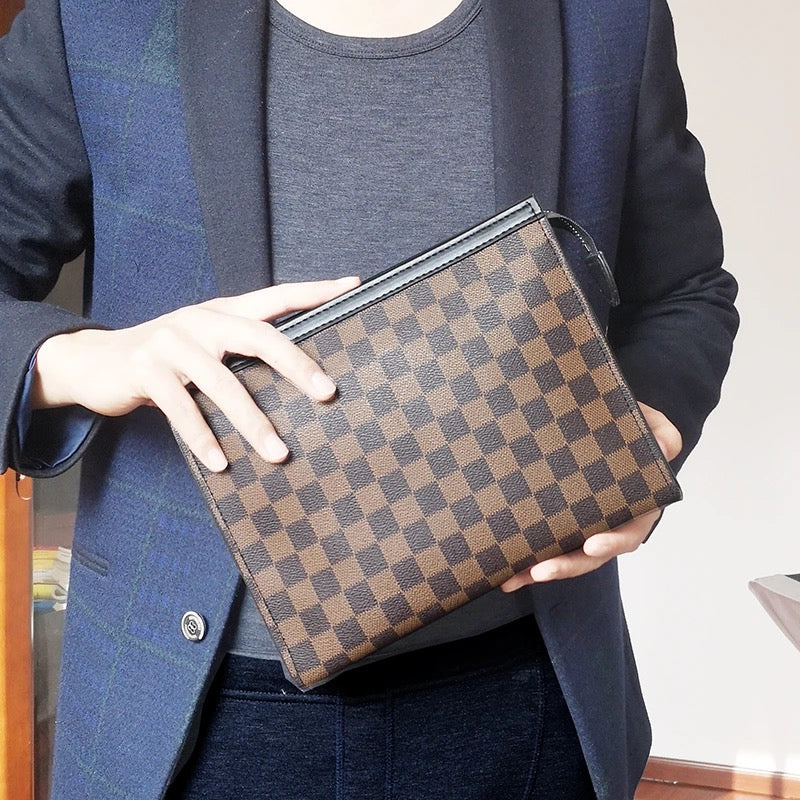 Clutch Monagram Uirbeach