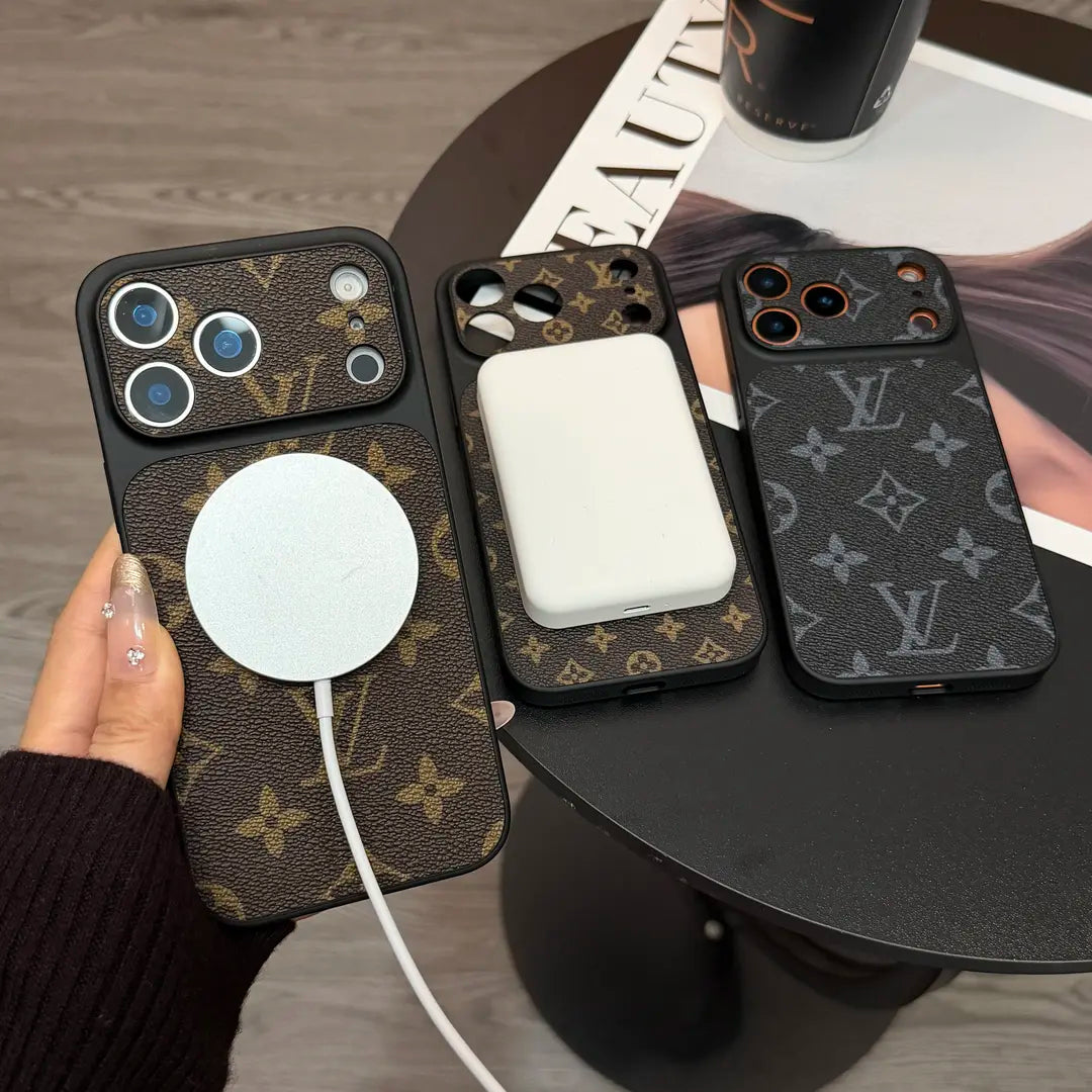 حافظة هاتف iPhone جلدية كلاسيكية Monogram من MagSafe