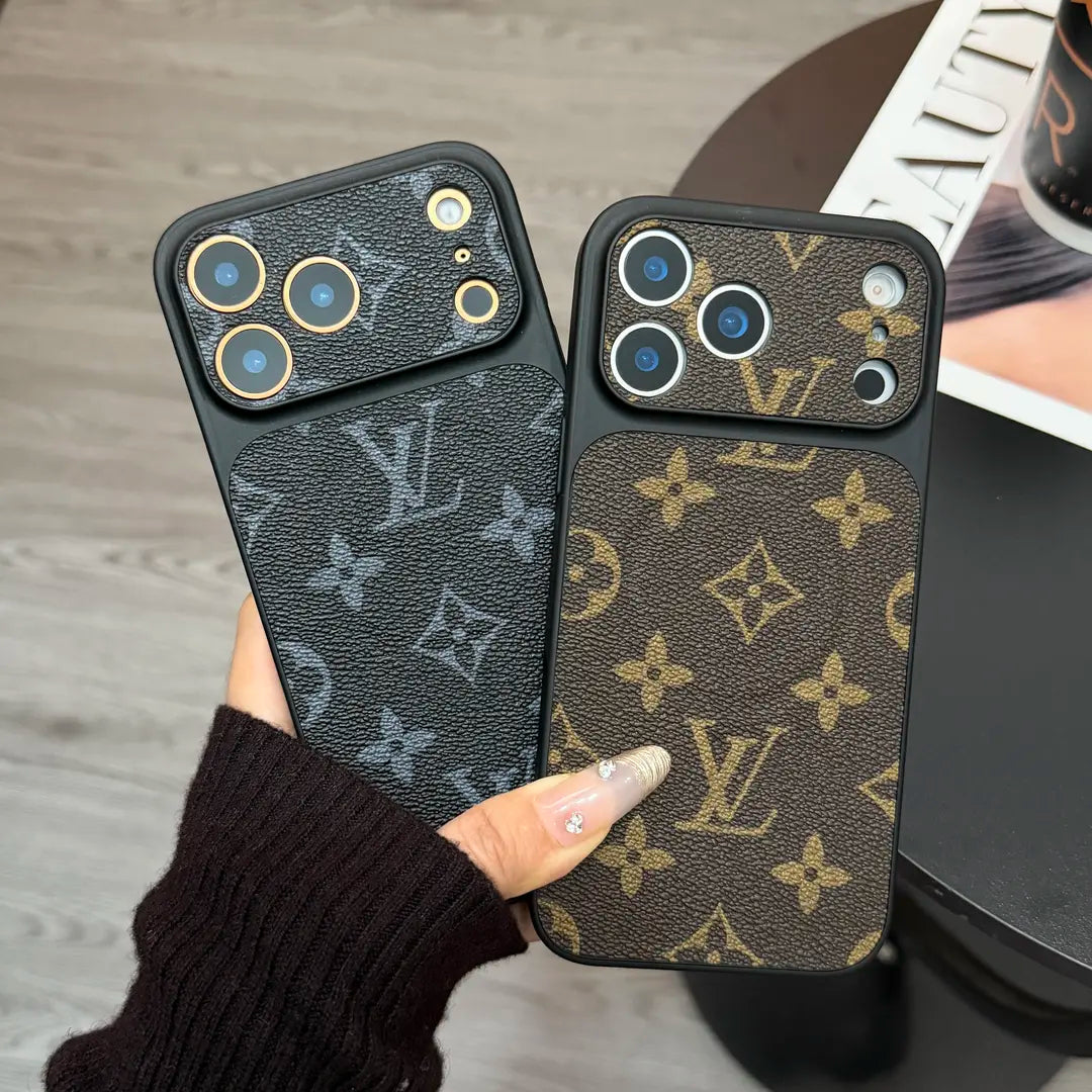 حافظة هاتف iPhone جلدية كلاسيكية Monogram من MagSafe