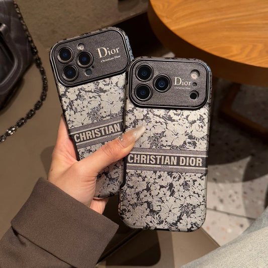 シックな花柄の iPhone ケース — エレガントなデザインによるプレミアムな保護